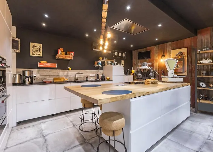 Industriel Proche De Grandlieu, Parking Privatif - Fr-1-306-1324